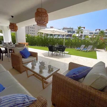 Miradores Del Sol * Εστεπόνα